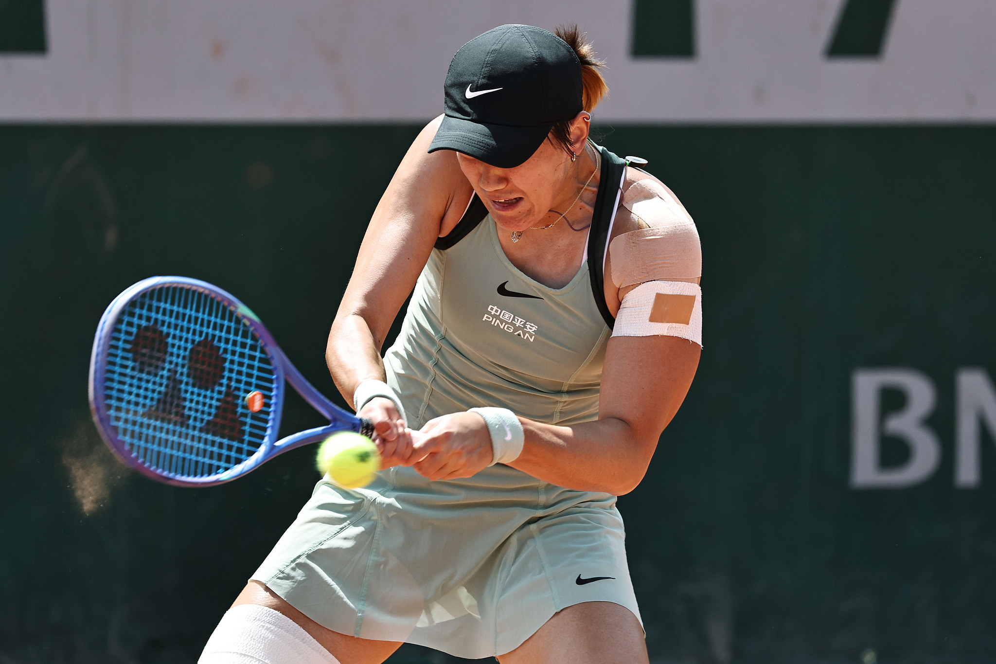 China's Wang Xiyu hits a shot against the USA's Hailey Baptiste in a women's singles second-round match at the French Open at Roland Garros in Paris, France, May 27, 2026. /VCG