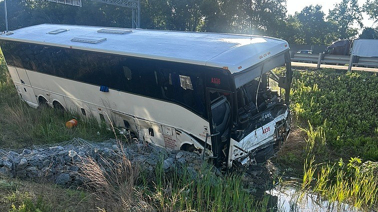 A photo, provided by the Virginia State Police, shows the scene of a fatal bus crash on Interstate 95 near Quantico, Virginia, US, May 29, 2026. /VCG