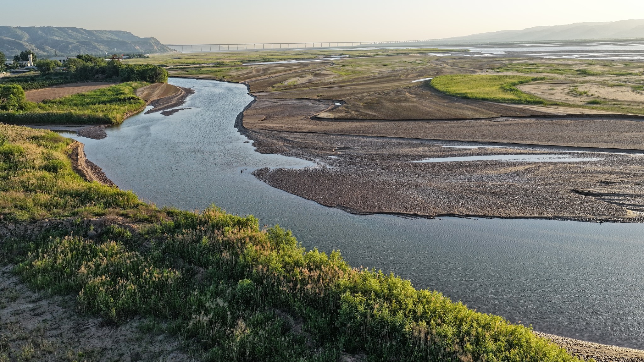 A sunrise view along a section of the Yellow River basin near Heyang City, northwest China's Shaanxi Province, May 5, 2026. /VCG