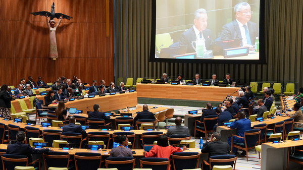 Chinese FM calls for improving global governance at UN meeting