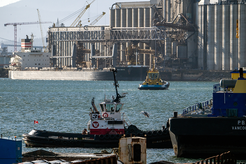 Tugboats alongside export terminals on the north side of the Port of Vancouver in Vancouver, British Columbia, Canada, March 24, 2026. /CFP
