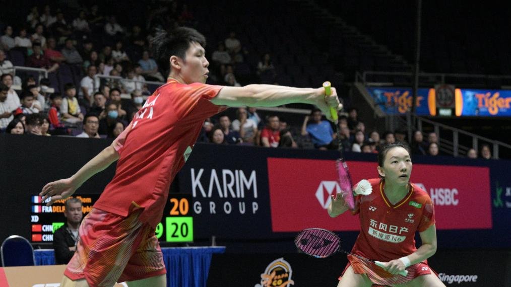 Chinese shuttlers sweep quarterfinal action at Singapore Open