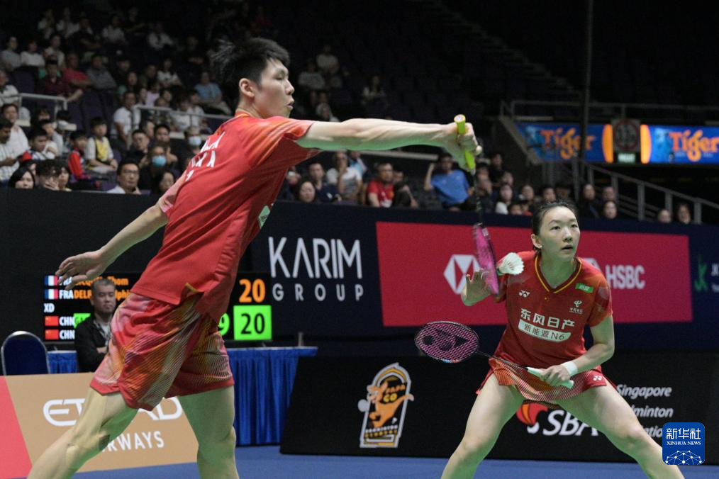 Gao Jiaxuan (L) and Wei Yaxin of China compete in the round of 16 match against Thom Gicquel and Delphine Delrue of France at the BWF Singapore Open in Singapore, May 28, 2026. /Xinhua