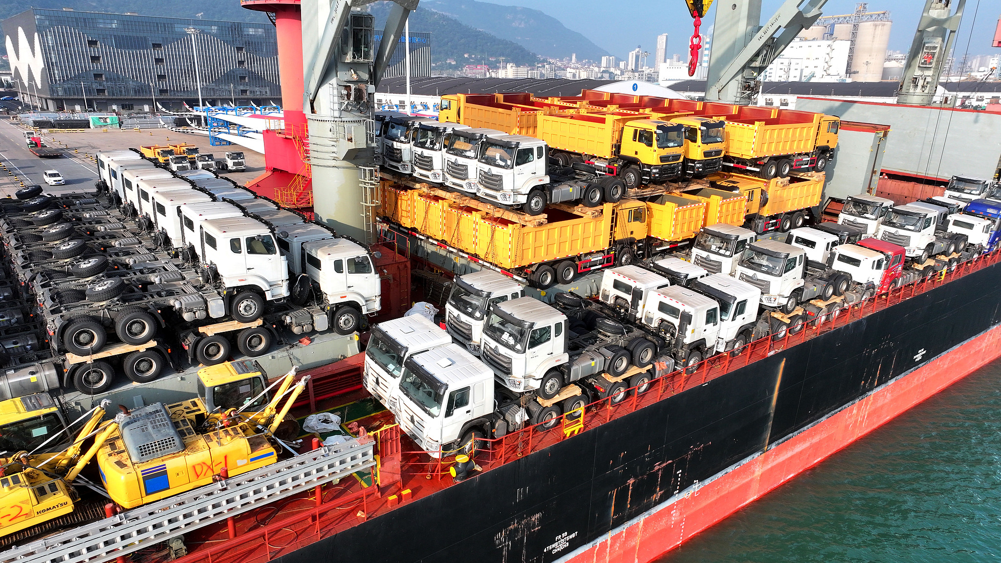 Engineering vehicles destined for Africa are loaded onto a cargo ship at the Port of Lianyungang in east China's Jiangsu Province, May 22, 2026. /VCG