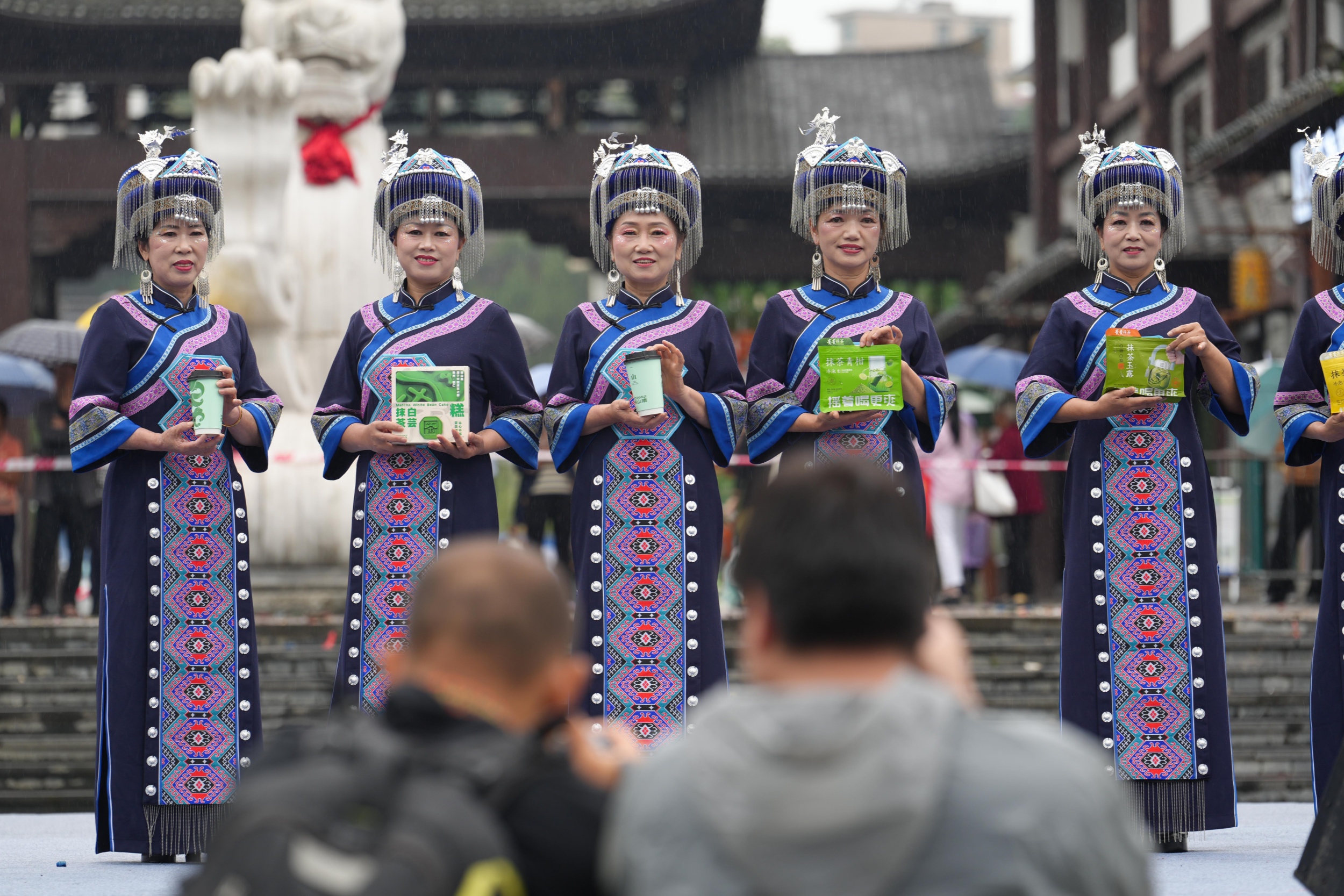 Models present local matcha goods at a matcha-themed town in Tongren City, southwest China's Guizhou Province on May 29, 2026. /Tongren Media Convergence Center