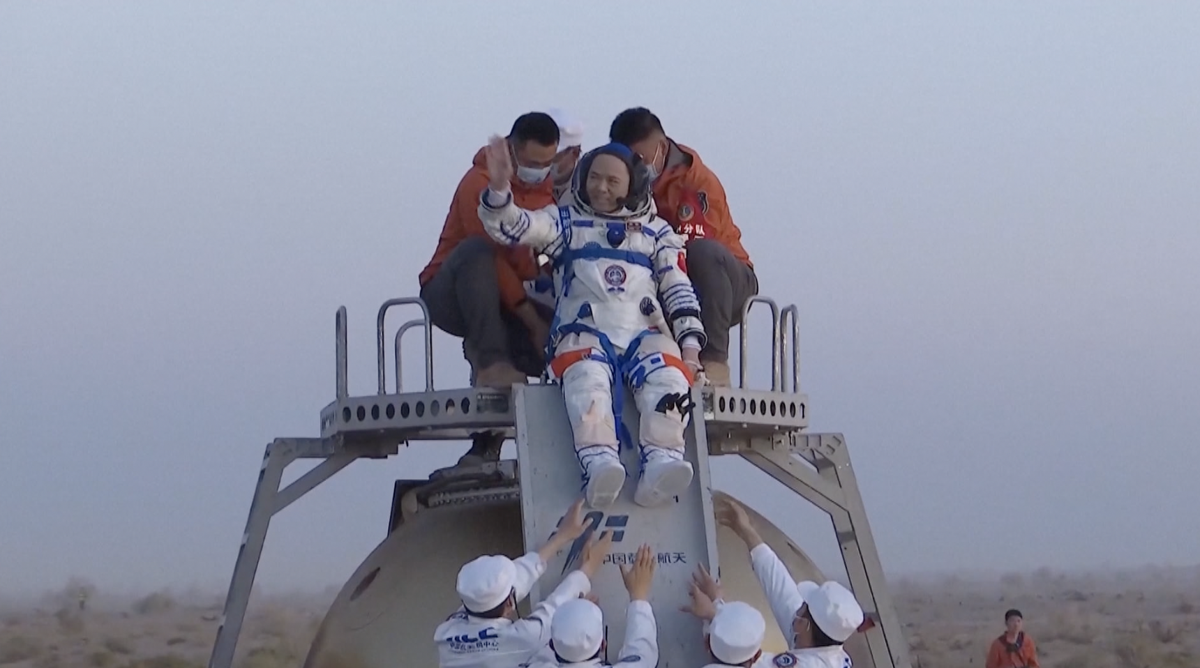 Shenzhou-21 crew returns to hero's welcome