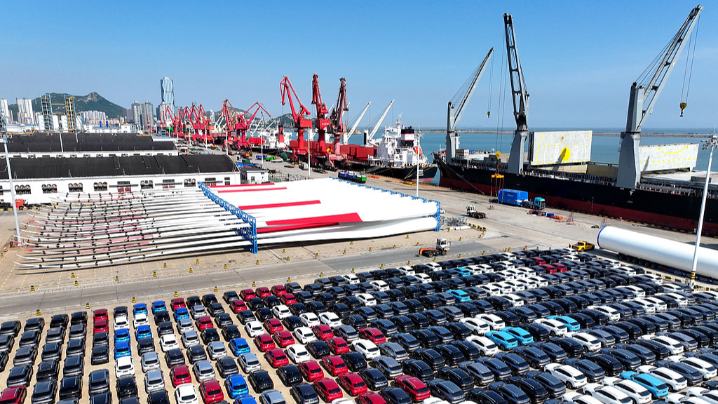 Large batches of automobiles and wind power equipment at the Dongfang Port Branch terminal of Lianyungang Port, awaiting shipment overseas, in Lianyungang, Jiangsu Province, China, May 31, 2026. /VCG