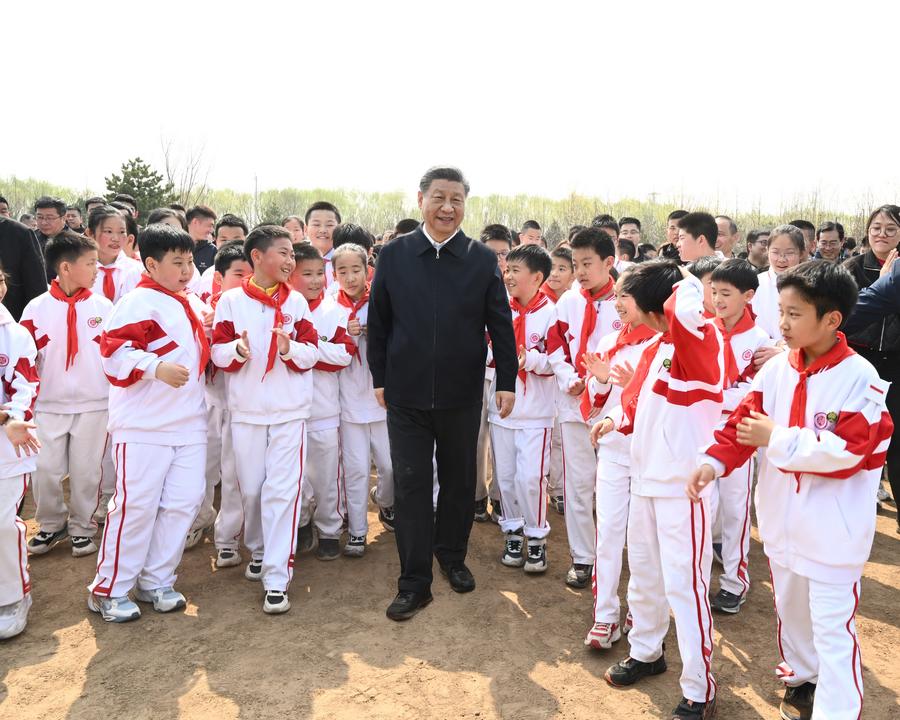 Chinese President Xi Jinping interacts with students during a voluntary tree-planting activity in a forest park in Tongzhou District in Beijing, China, April 3, 2024. /Xinhua