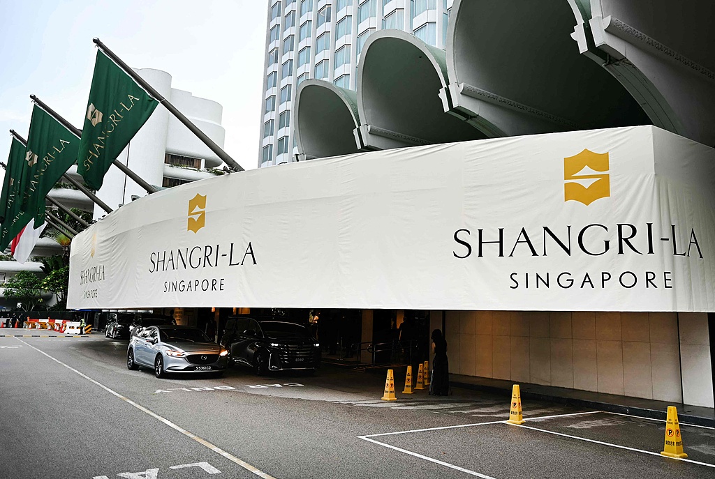 Cars arrive outside the venue of the Shangri-La Dialogue Summit in Singapore, May 29, 2026. /VCG
