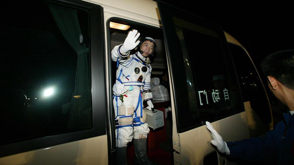 Chinese astronaut Yang Liwei ready for the Shenzhou-5 mission, October 15, 2003. /VCG
