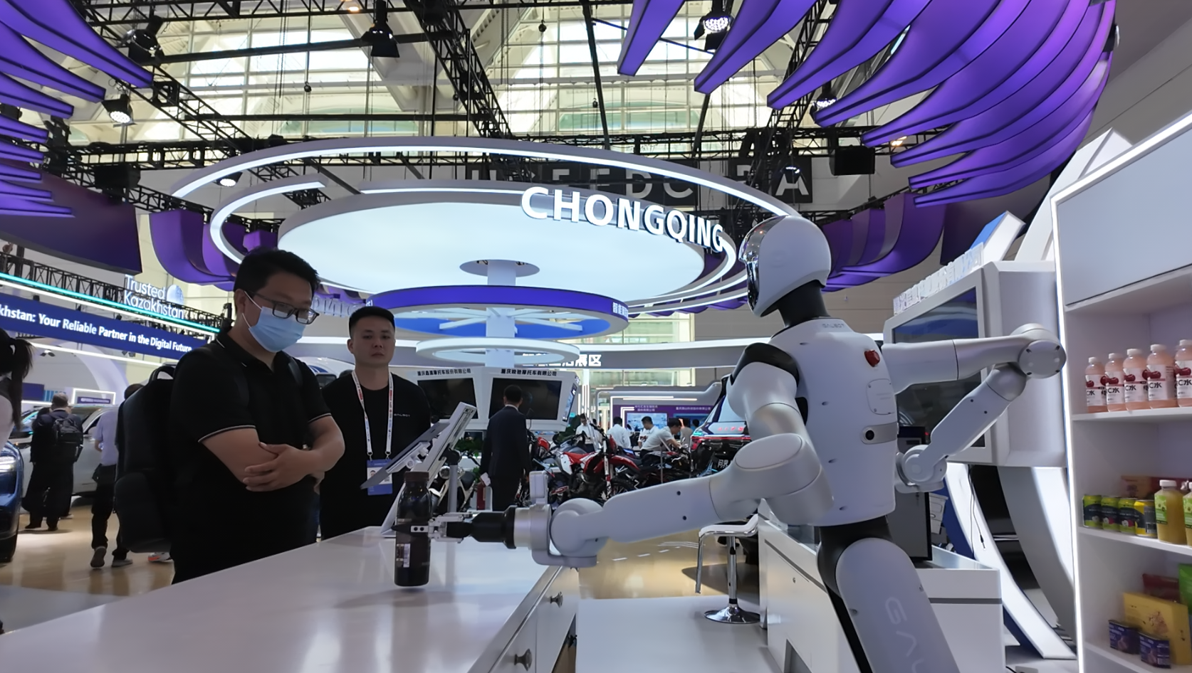 The Galbot G1 retail robot retrieves and delivers an item to a visitor at the 2026 WIE Chongqing Pavilion, Tianjin, China, May 28, 2026. /UpGuizhou