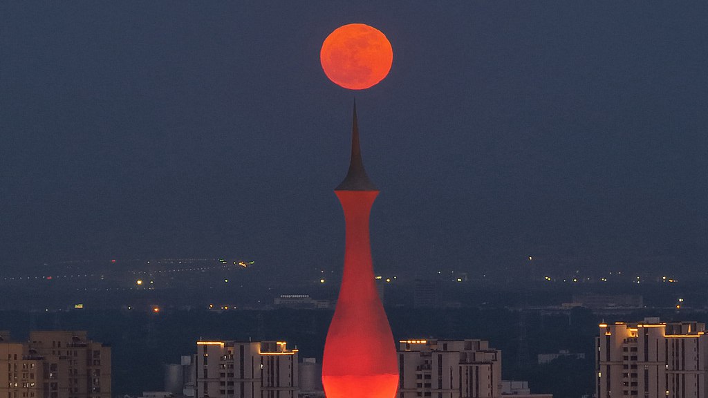 A rare blue moon, the second full moon in a single month, appears in the night sky, Yangzhou City, Jiangsu Province, China, May 31, 2026. /VCG