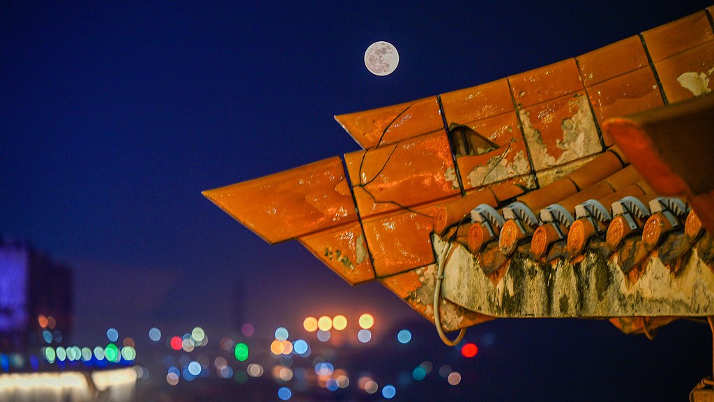 The smallest full moon of the year appears in the night sky, Wuzhou City, Guangxi Zhuang Autonomous Region, China, May 31, 2026. /VCG