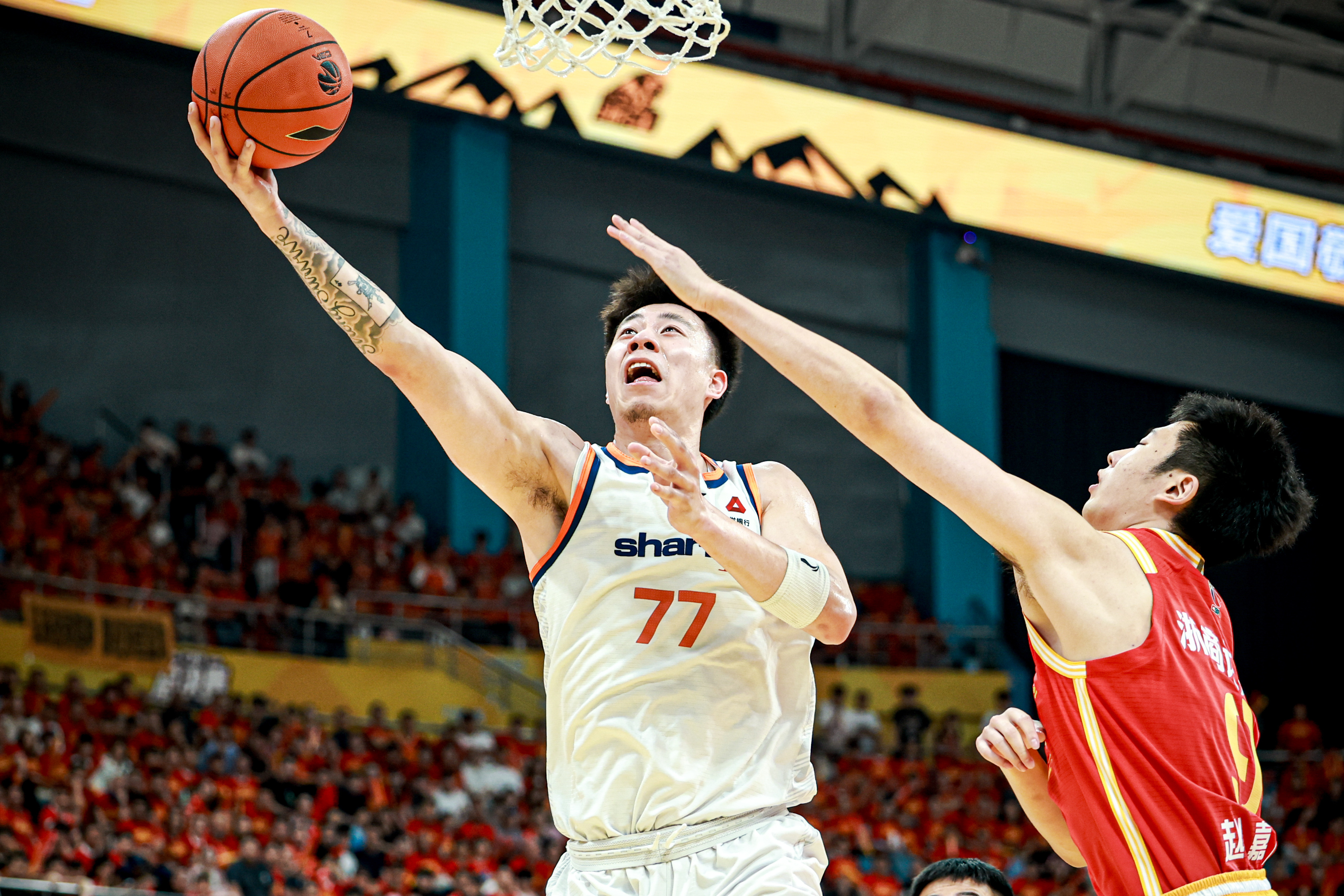 Zhang Zhenlin (#77) of the Shanghai Sharks drives toward the rim in Game 3 of the CBA Finals against the Guangsha Lions in Hangzhou, east China's Zhejiang Province, May 31, 2026. /Xinhua