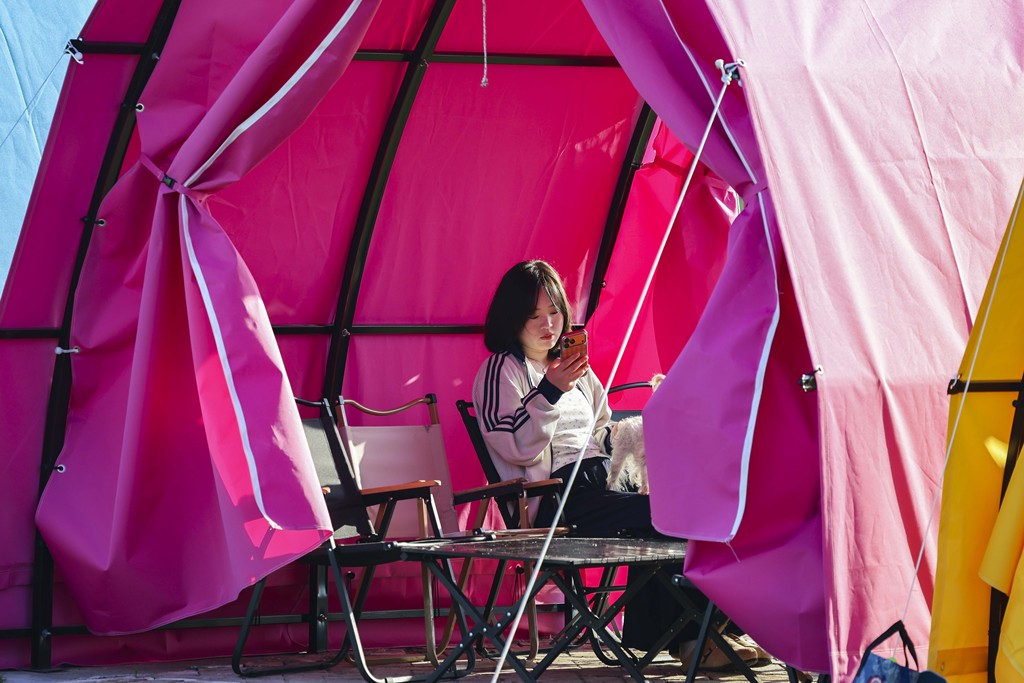 Boasting picturesque coastal views, the Xuejiadao campsite welcomed hordes of campers looking to enjoy some seaside leisure time on June 1, 2026, in the West Coast New Area of Qingdao. /VCG