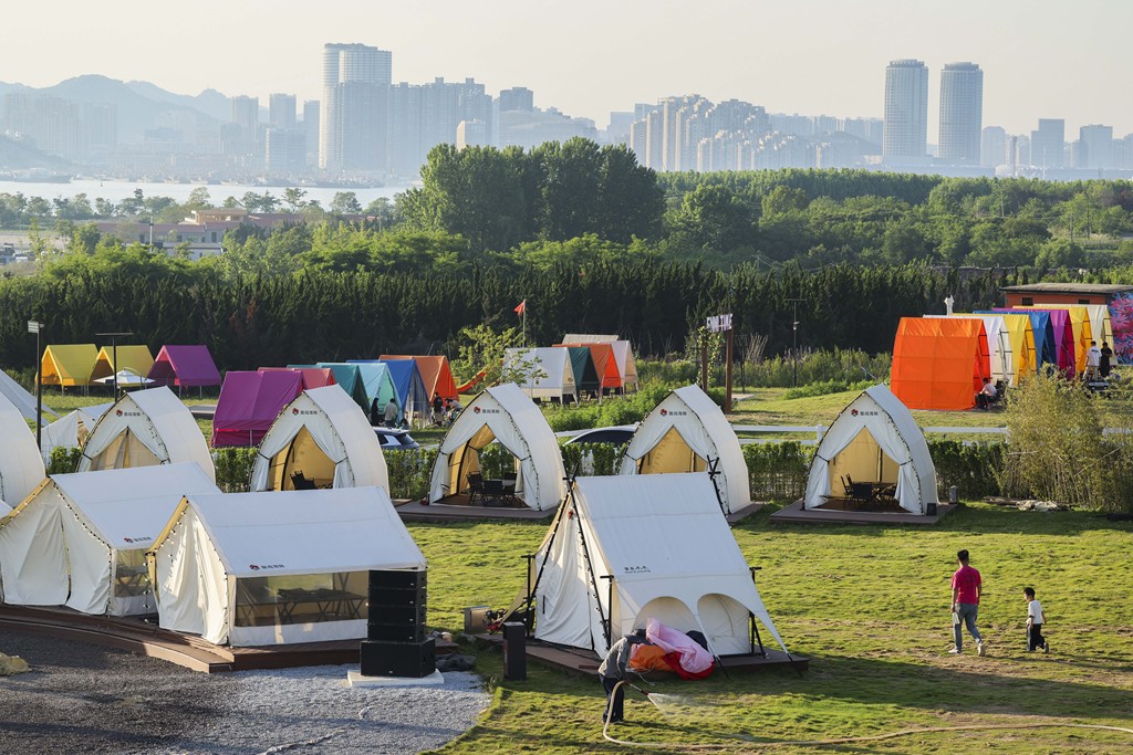 Boasting picturesque coastal views, the Xuejiadao campsite welcomed hordes of campers looking to enjoy some seaside leisure time on June 1, 2026, in the West Coast New Area of Qingdao. /VCG