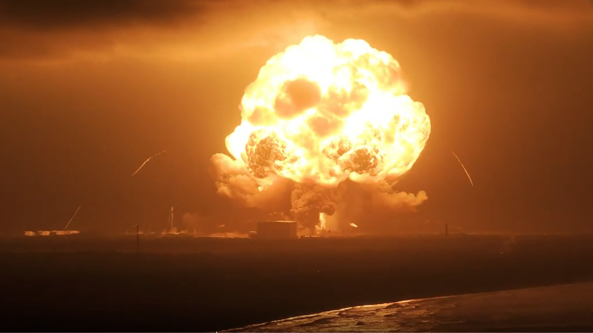 A Blue Origin New Glenn rocket explodes during a test in Cape Canaveral, Florida, US, May 28, 2026. /VCG