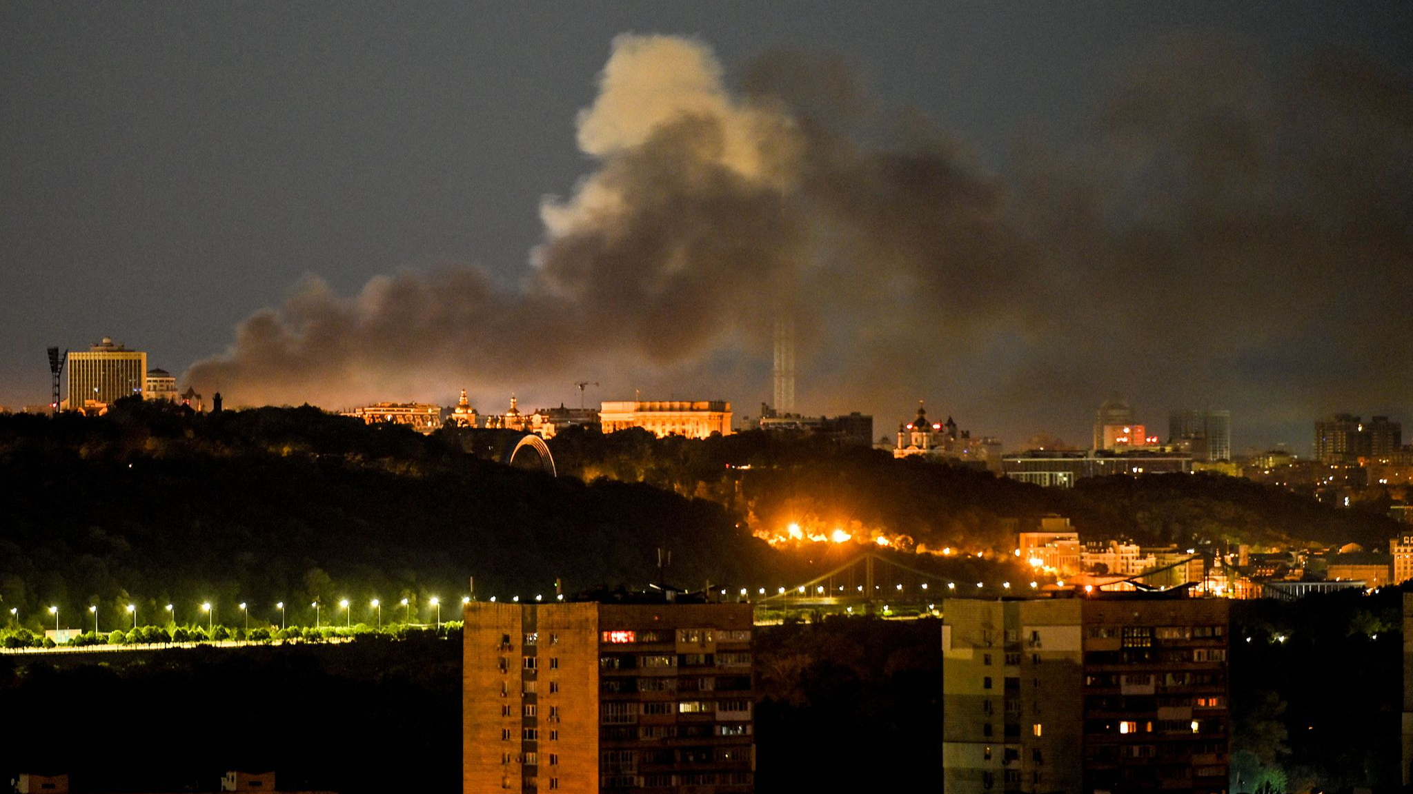 Russian strikes on Ukraine kill 10, injure dozens