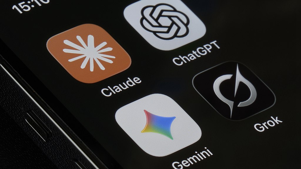 Four AI assistant application icons. /VCG