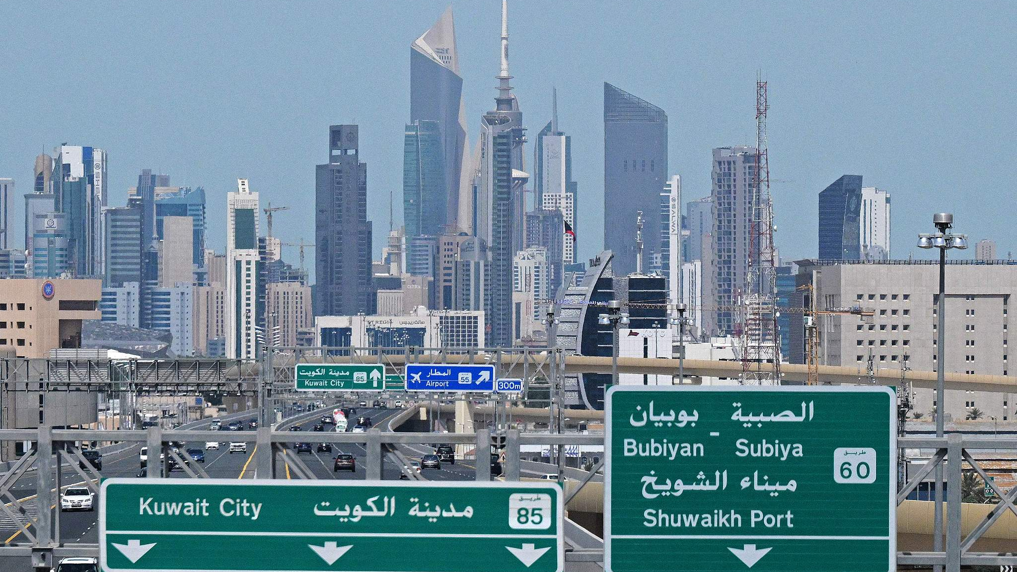 Vehicles drive along a highway in Kuwait City, April 29, 2026. /VCG