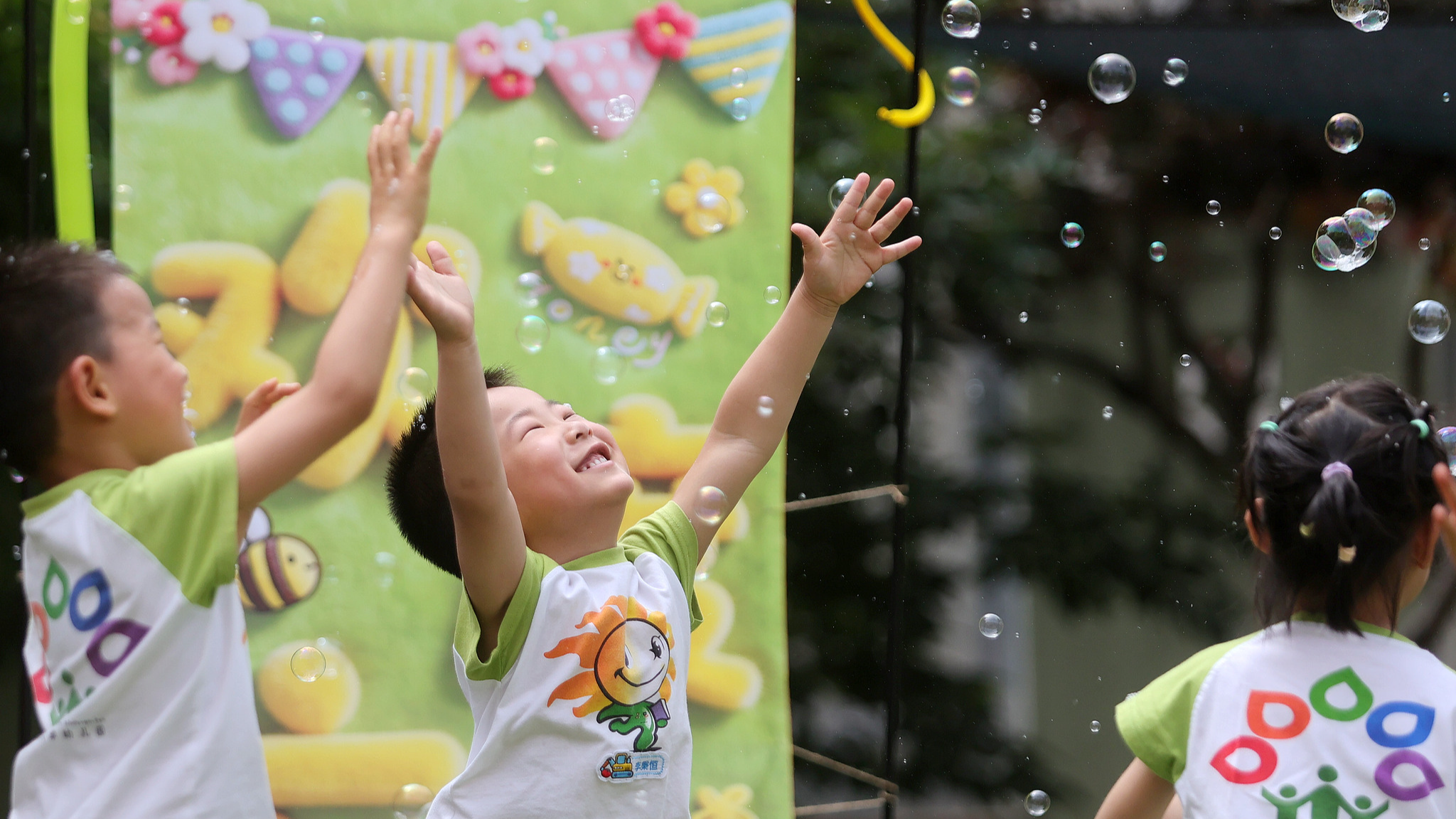Children play games at a kindergarten in Yangzhou, Jiangsu Province, China, May 29, 2026. /VCG
