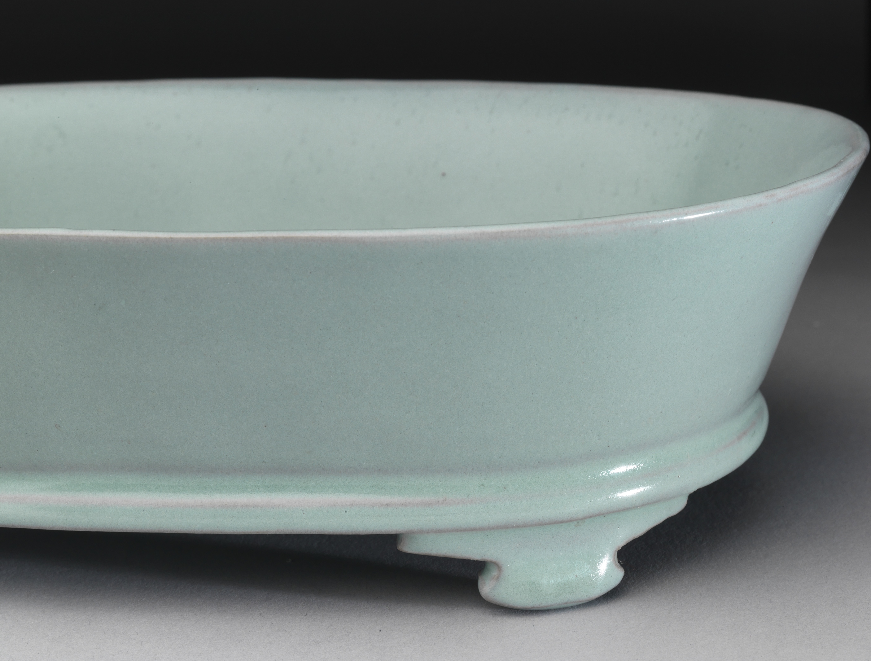 Take a look at the Ru ware treasure that defies its own signature