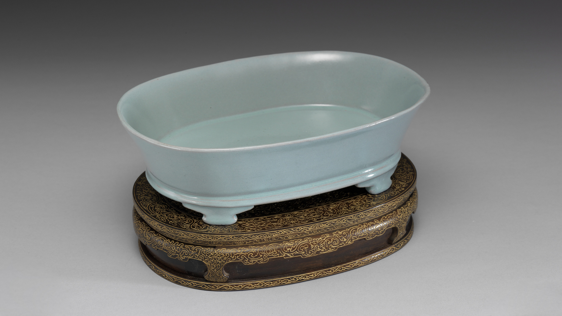 Take a look at the Ru ware treasure that defies its own signature