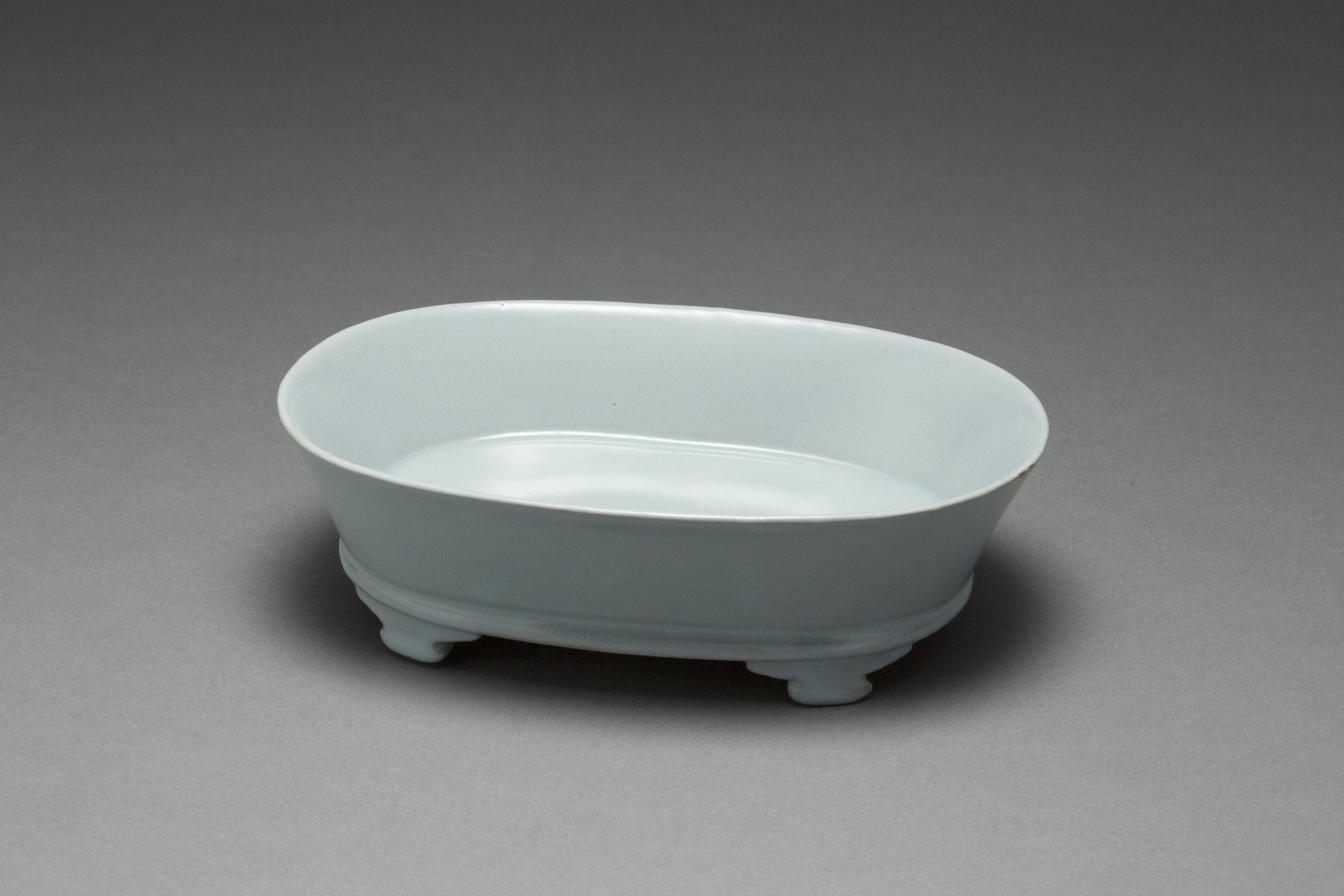 Take a look at the Ru ware treasure that defies its own signature