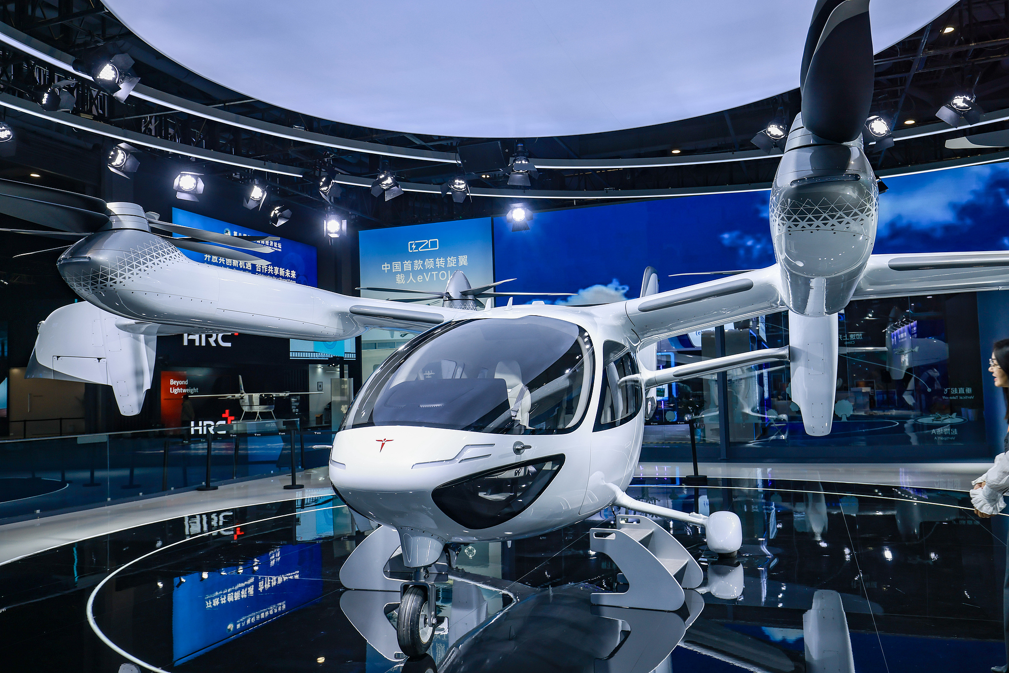 The E20 eVTOL aircraft developed by Shanghai TCab Technology Co., Ltd. on the 8th China International Import Expo, Shanghai, east China, November 7, 2025. /VCG