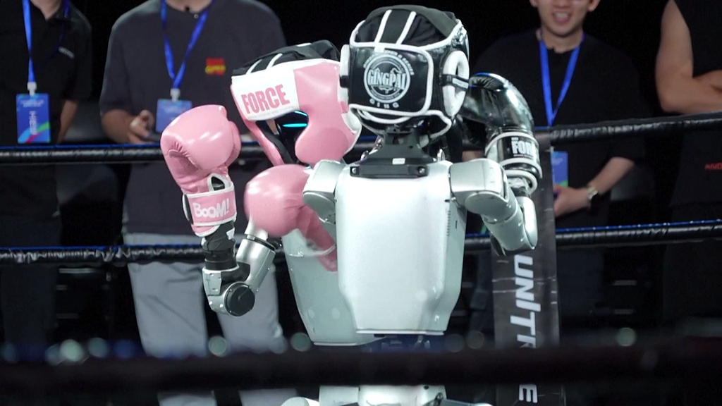 The humanoid robots are preparing for the combat competition, Hangzhou, east China's Zhejiang Province, May 23, 2025. /VCG