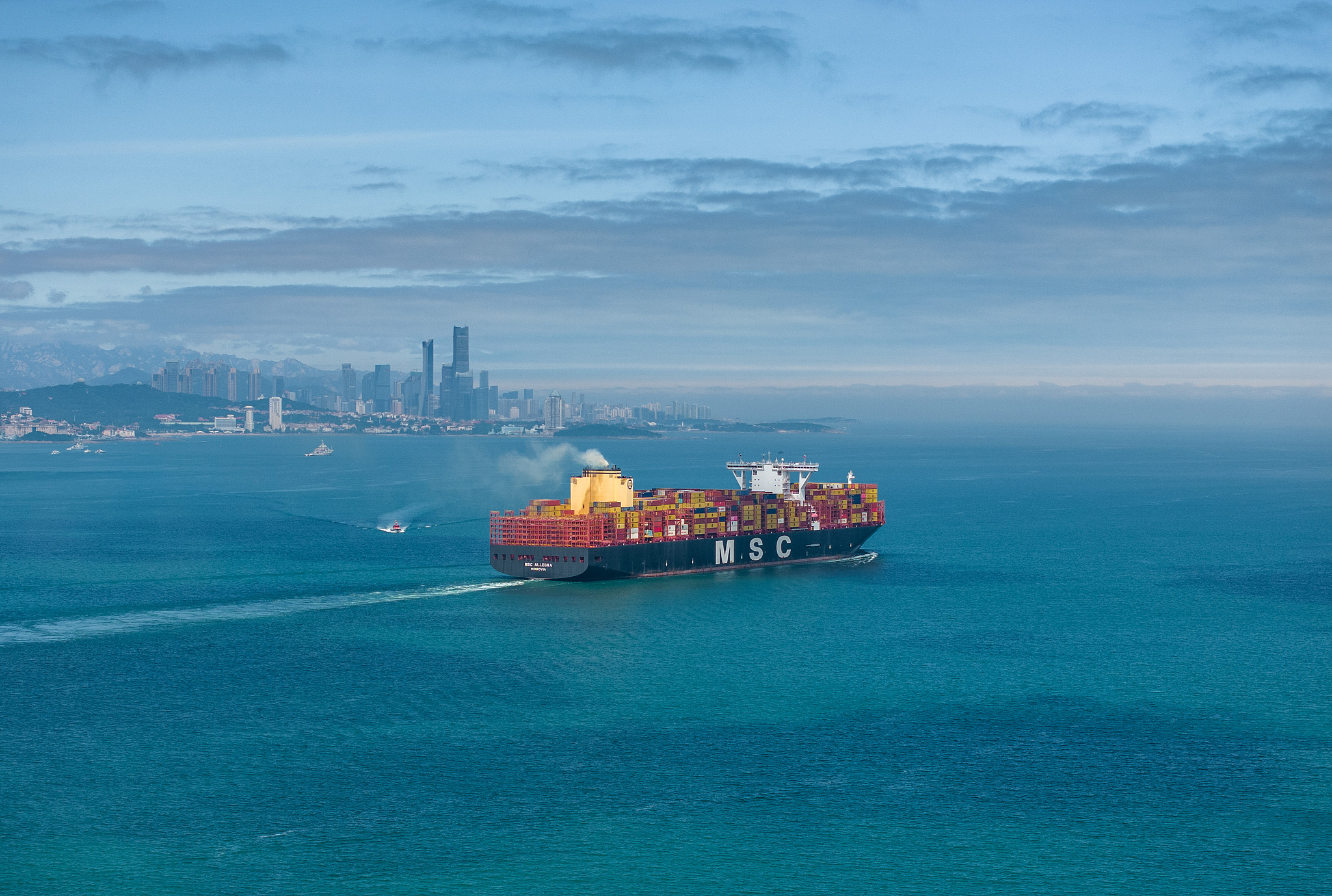 Large cargo vessels arrive at and depart from Qingdao Port in Qingdao, Shandong Province, June 3, 2026. /VCG