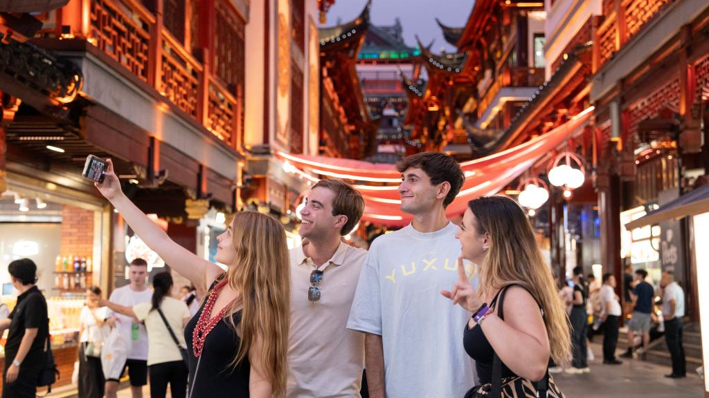 Tourists from Spain take a selfie at Yuyuan Garden Mall in Shanghai, east China, July 21, 2025. /Xinhua
