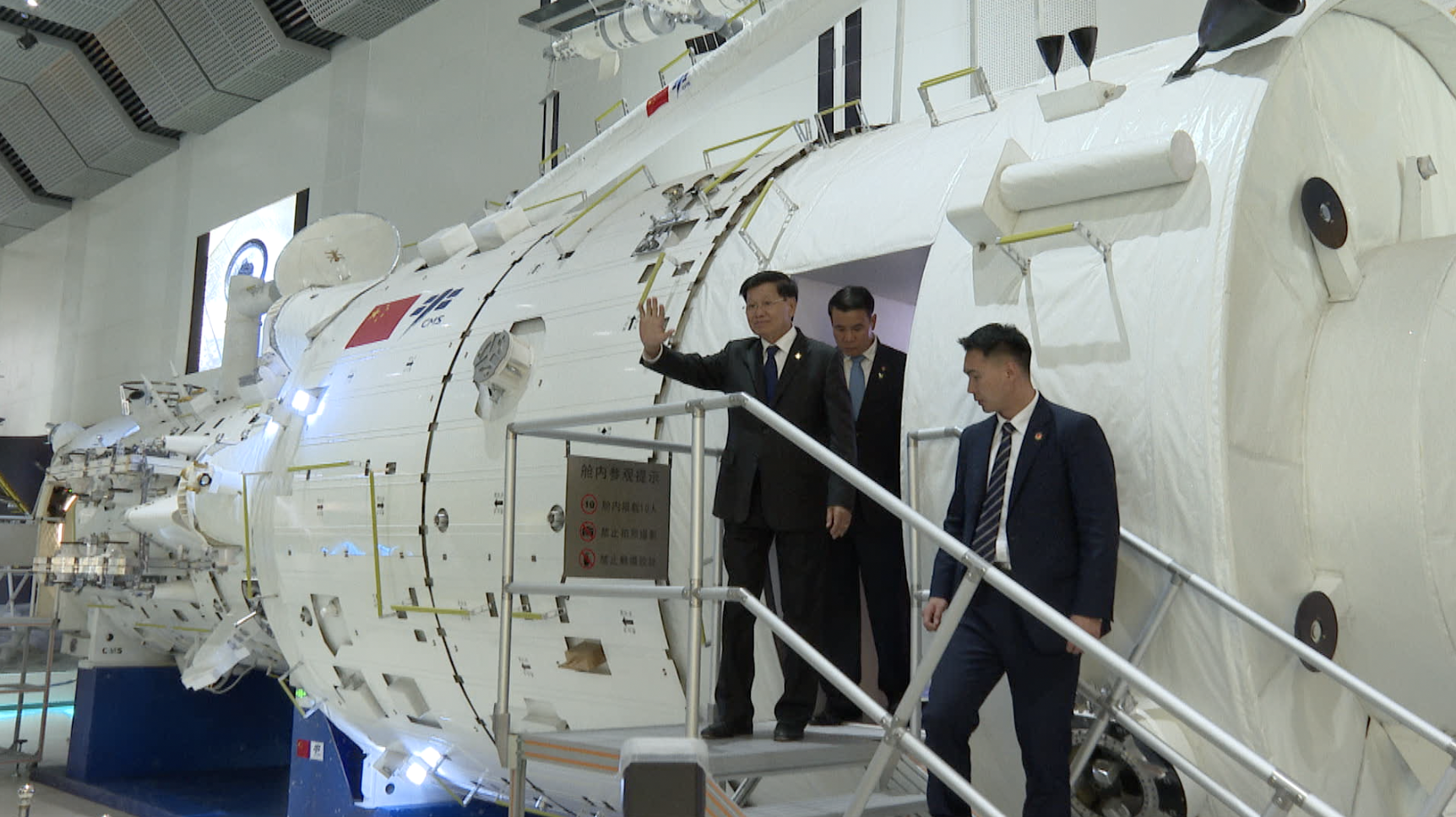 Thongloun: China’s space program will bring the world more good news