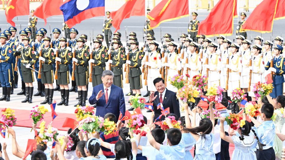 Xi Jinping holds welcome ceremony for Lao top leader Thongloun