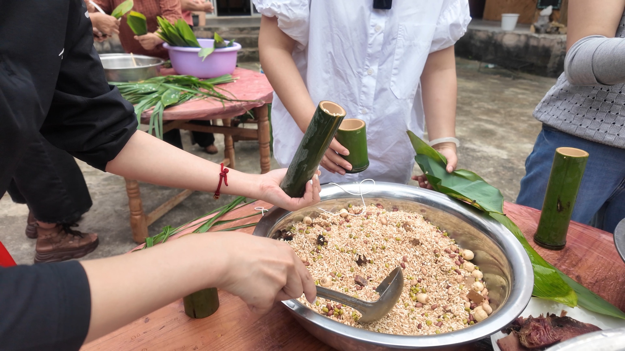 People make bamboo-tube zongzi in Liulongshan of Tongren, southwest China's Guizhou Province on June 1, 2026. /Tongren Media Convergence Center