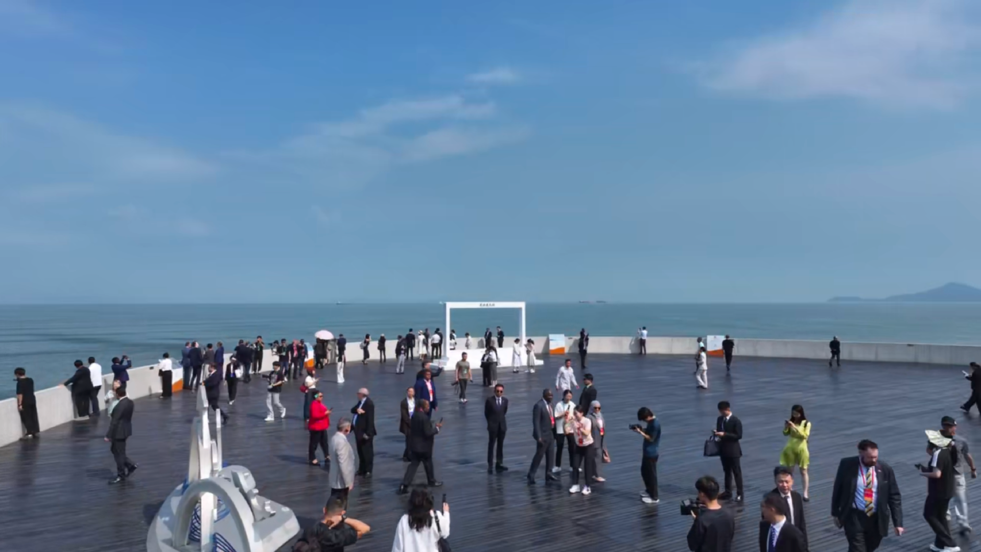 Global ambassadors hail China's connectivity, tech-innovations
