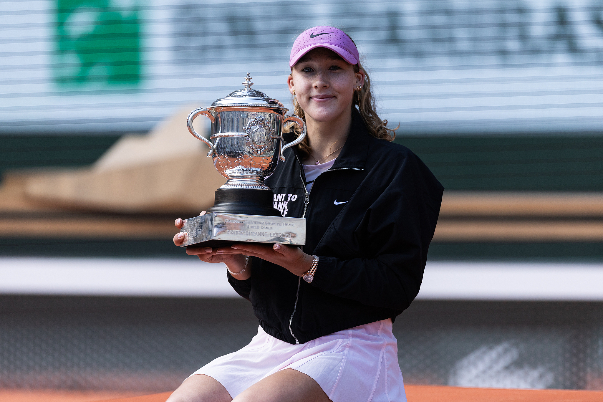 Mirra Andreeva celebrates with the winner's trophy after beating Maja Chalinska in the women's singles final on Court Philippe-Chatrier to claim her first Grand Slam title at the French Open at Roland Garros in Paris, France, June 6, 2026. /VCG