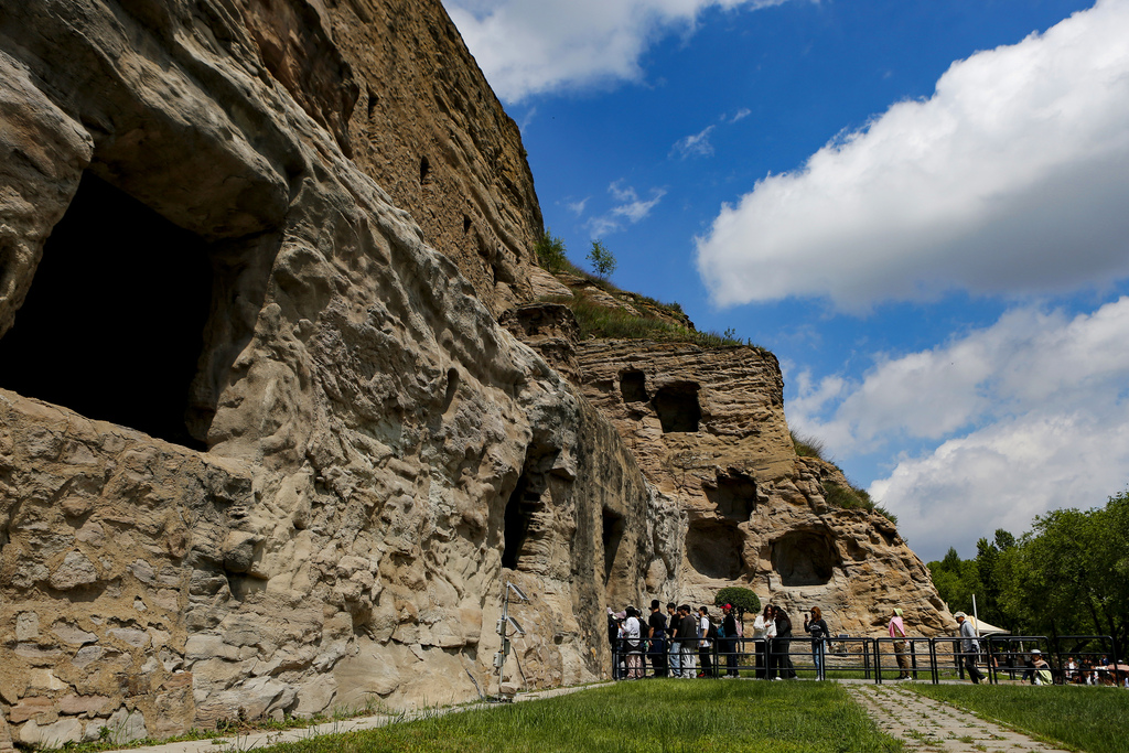 Crowds of tourists flock to the Yungang Grottoes scenic area in Datong, Shanxi, June 6, 2026. /VCG