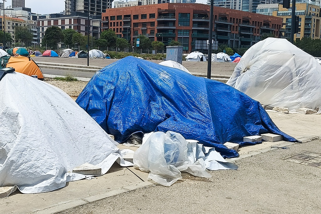 A refugee tent camp in a street, Beirut, Lebanon, May 15, 2026. /VCG