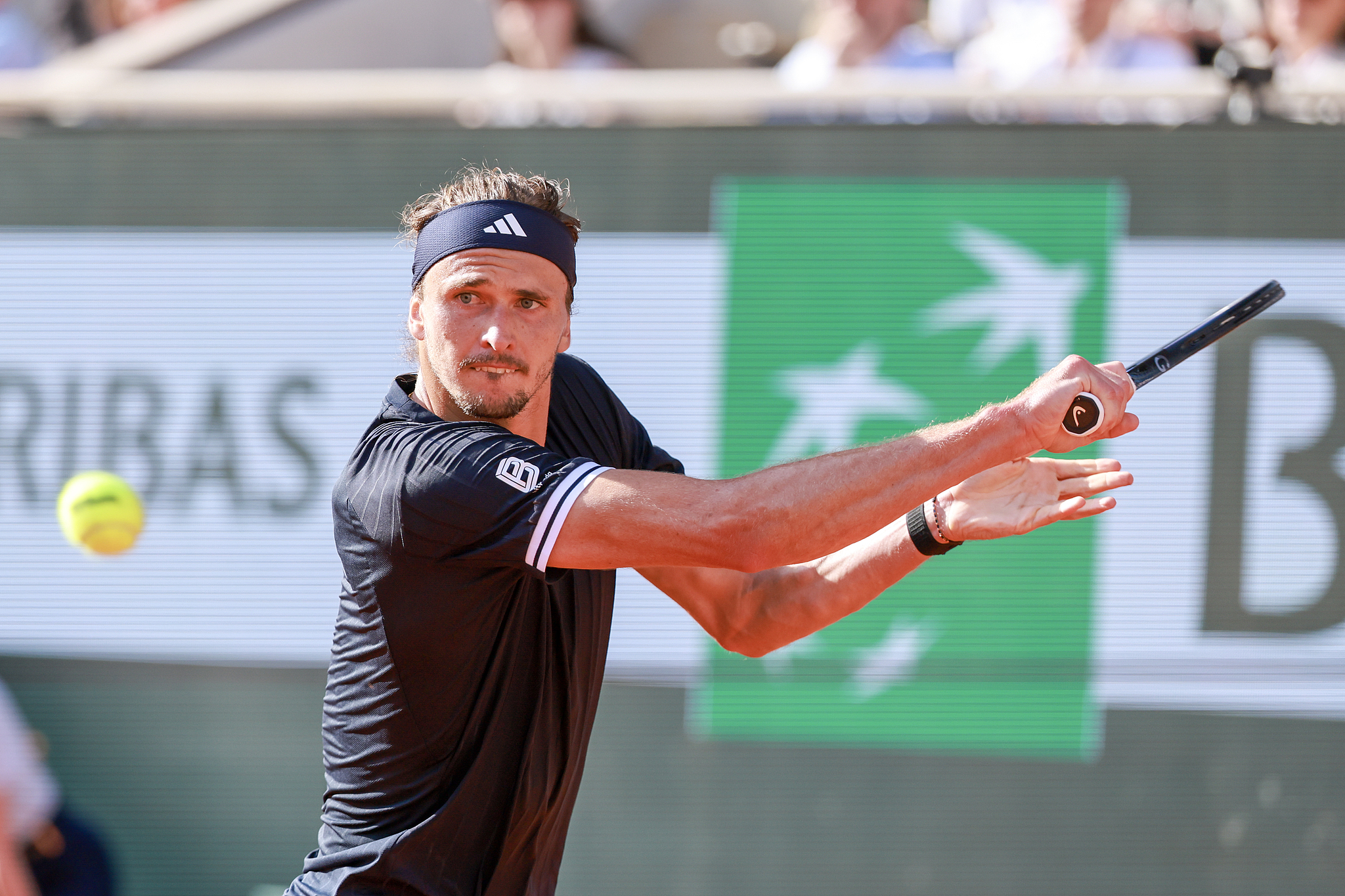 Alexander Zverev of Germany hits a shot in the men's singles final against Flavio Cobolli of Italy at the French Open at Roland Garros in Paris, France, June 7, 2026. /VCG