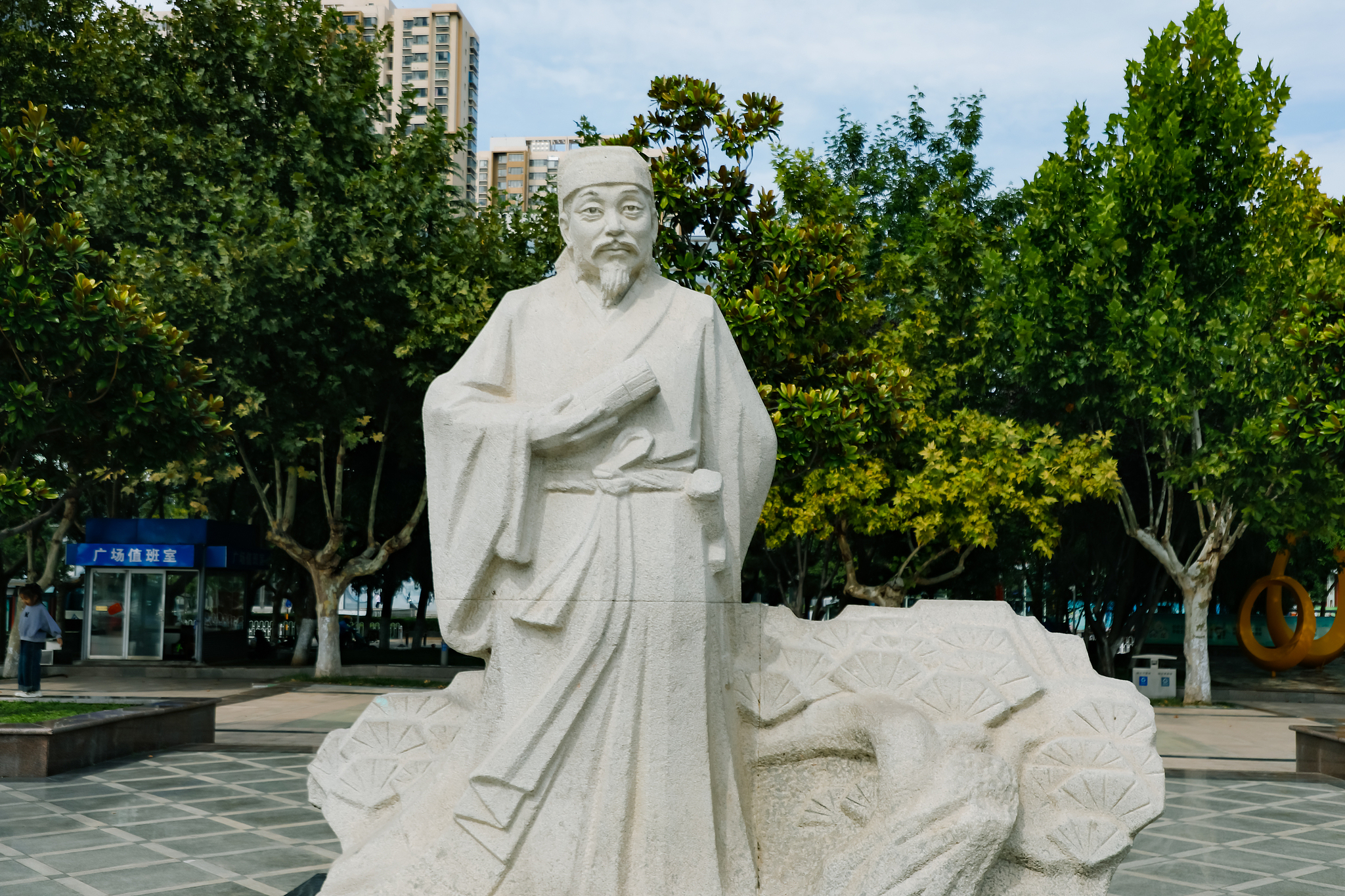 A statue of revered Chinese philosopher Xunzi at People's Square in Linyi, Shandong Province, east China, October 3, 2023. /CFP