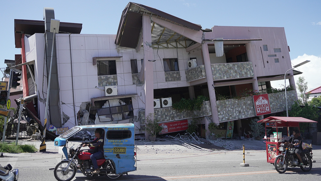 Live: Aftermath of strong earthquake in southern Philippines