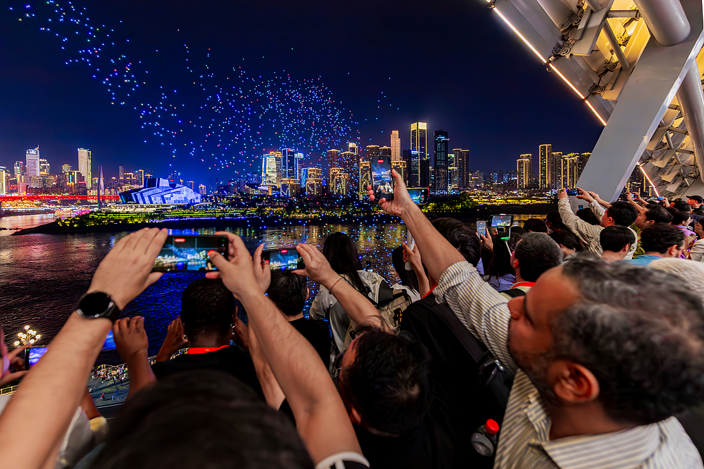 People record the drone light show in Chongqing on June 9, 2026. /VCG
