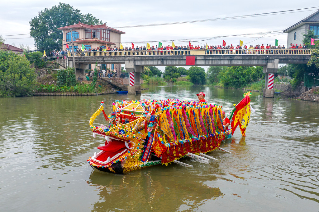 A launch ceremony for floral dragon boats is held in Hongqiao Town, Changxing County, Huzhou City, Zhejiang Province on June 9, 2026. /VCG