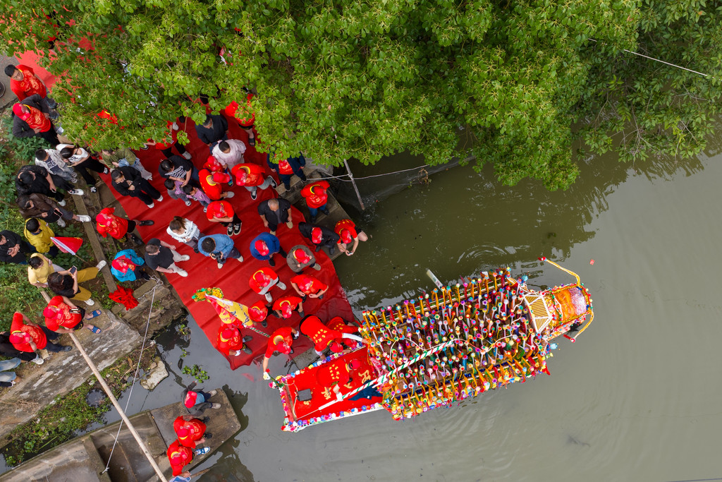A launch ceremony for floral dragon boats is held in Hongqiao Town, Changxing County, Huzhou City, Zhejiang Province on June 9, 2026. /VCG