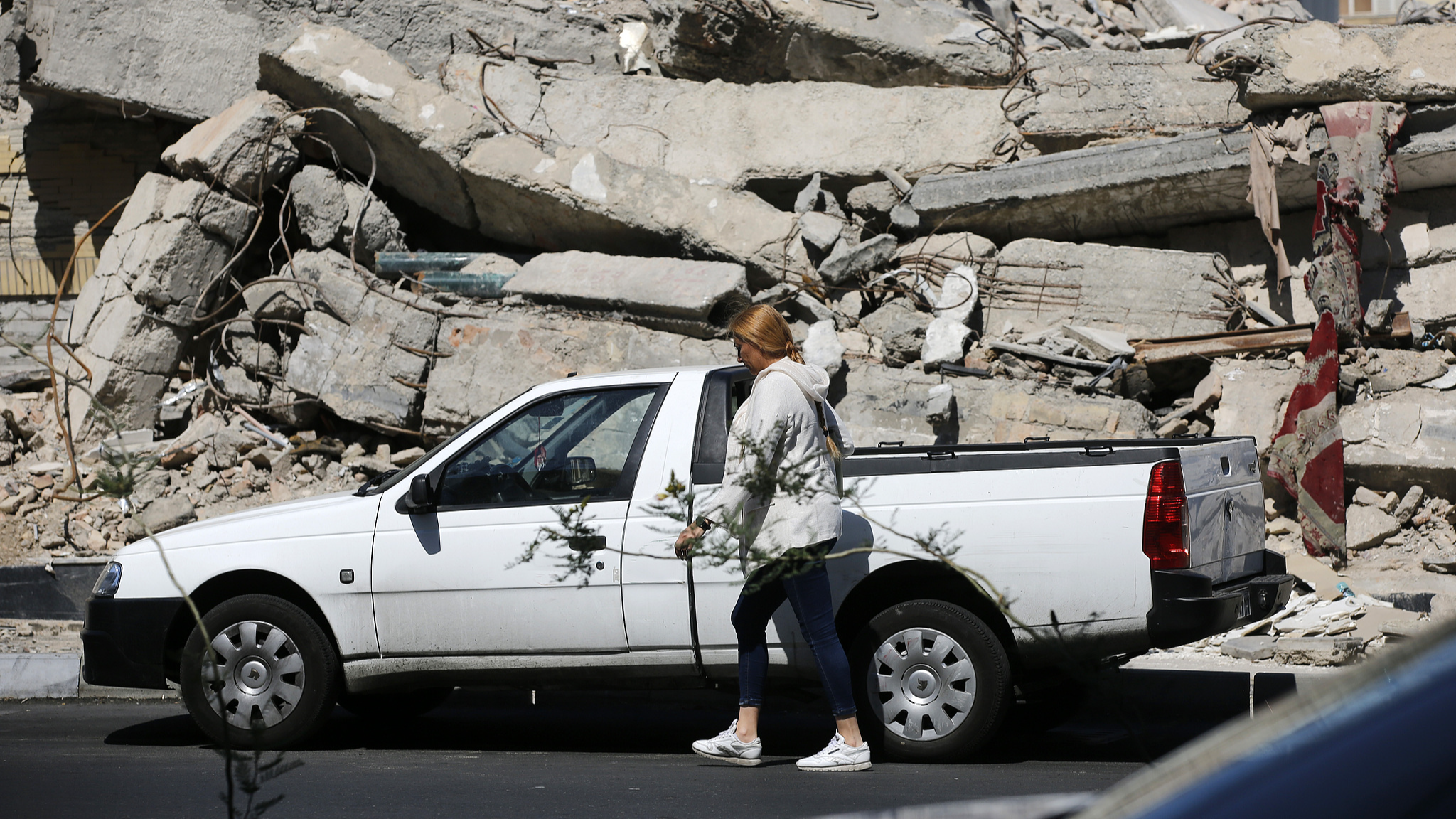 Live: Escalating tensions grip the Middle East amid US-Iran cross-strikes