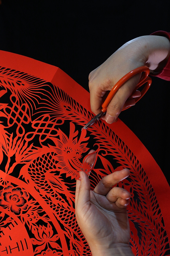 Chinese paper-cutting /VCG
