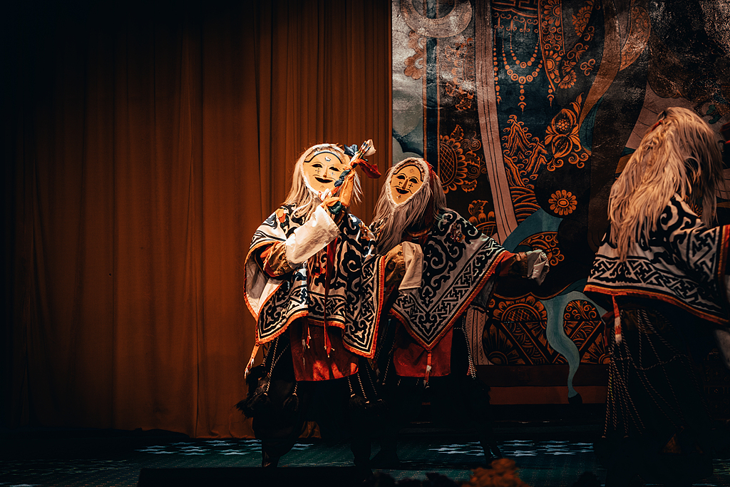 A Tibetan Opera performance /VCG
