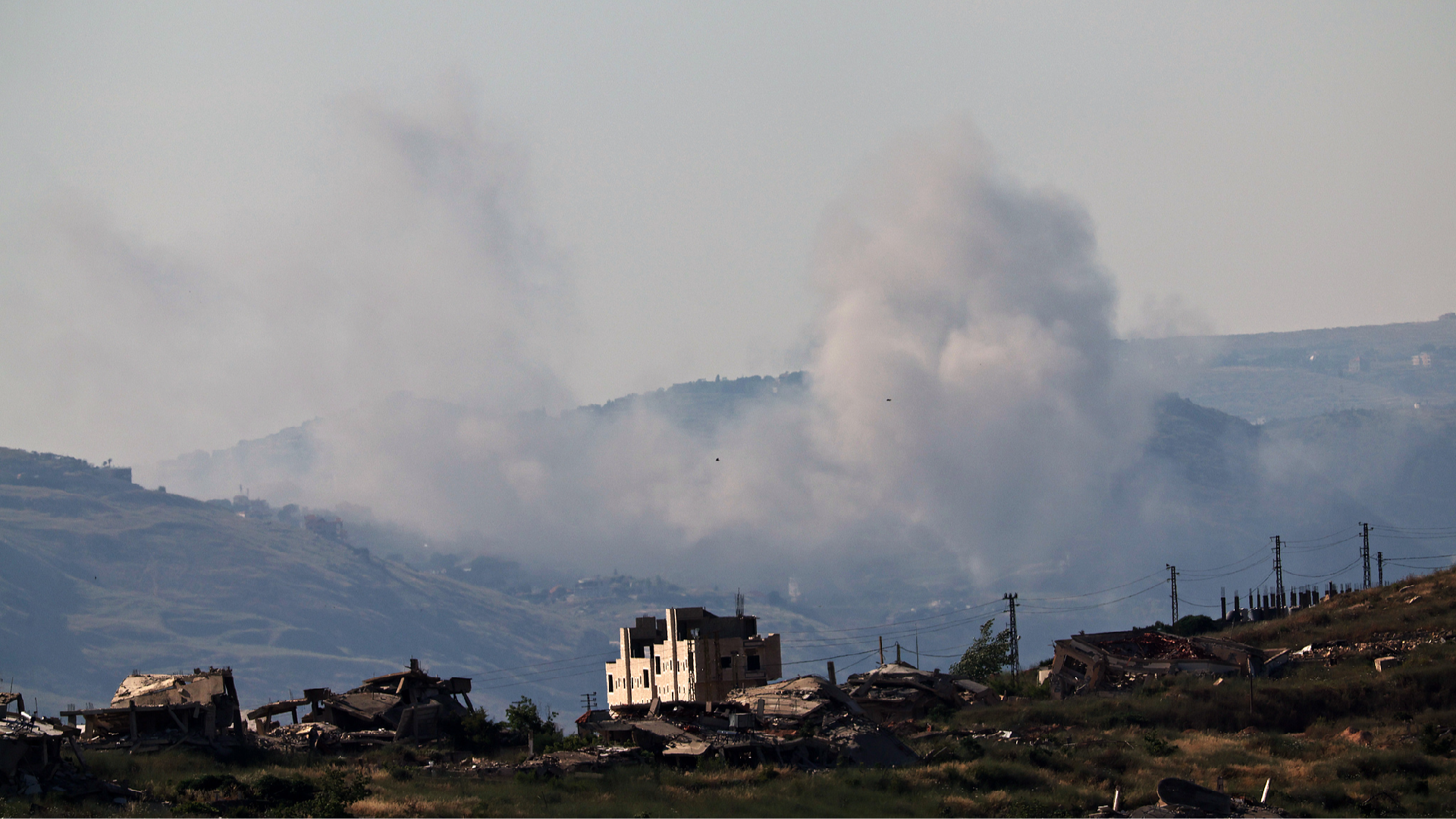 Israeli strikes kill 18 in southern Lebanon amid border clashes