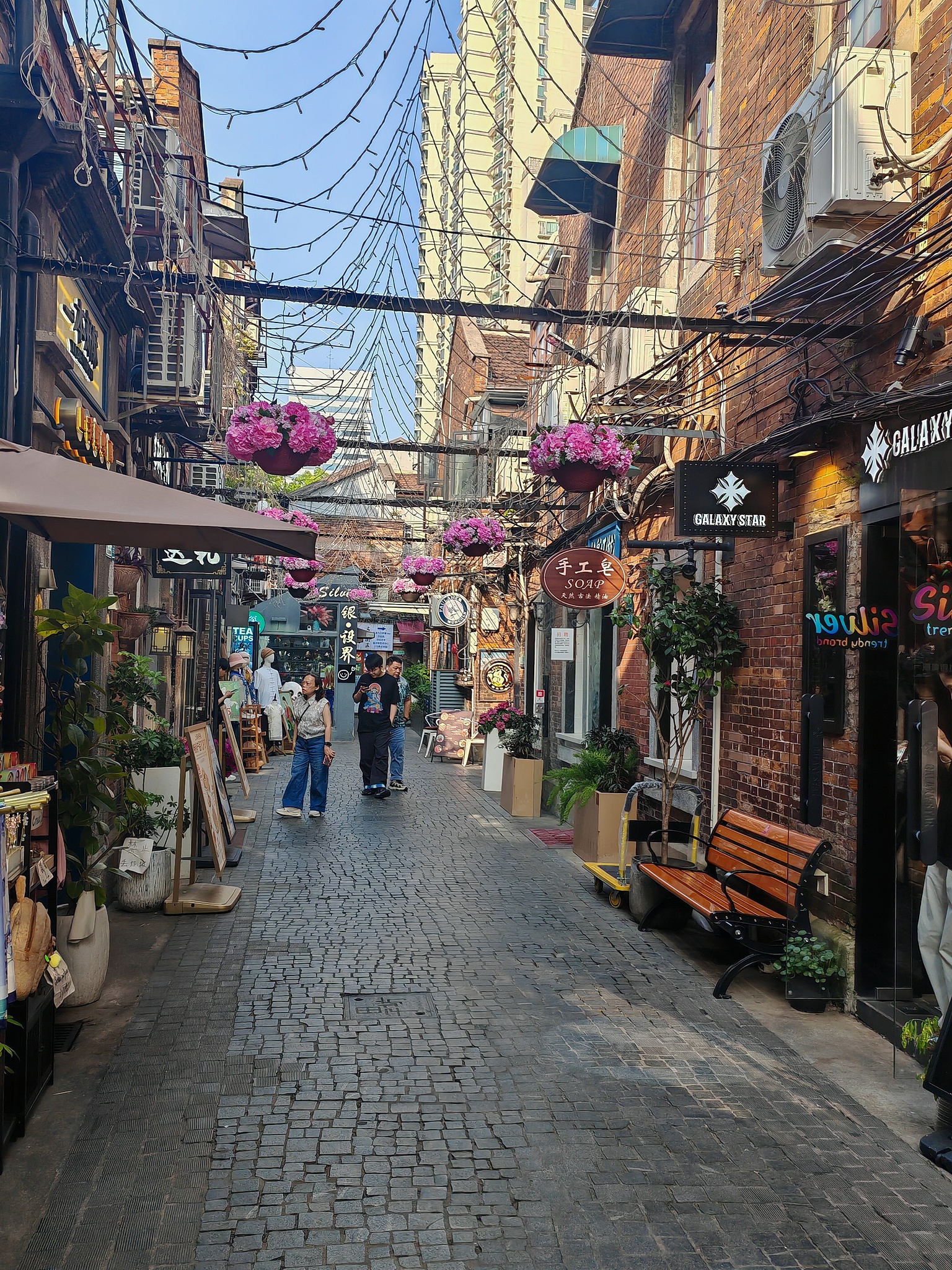 Shanghai stories in the longtang